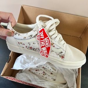 VANS - Vintage Floral - Size 7 (NWT Never worn)